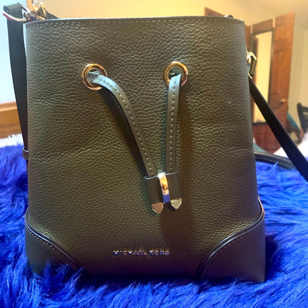 Michael Kors Bucket Purse ( small )
